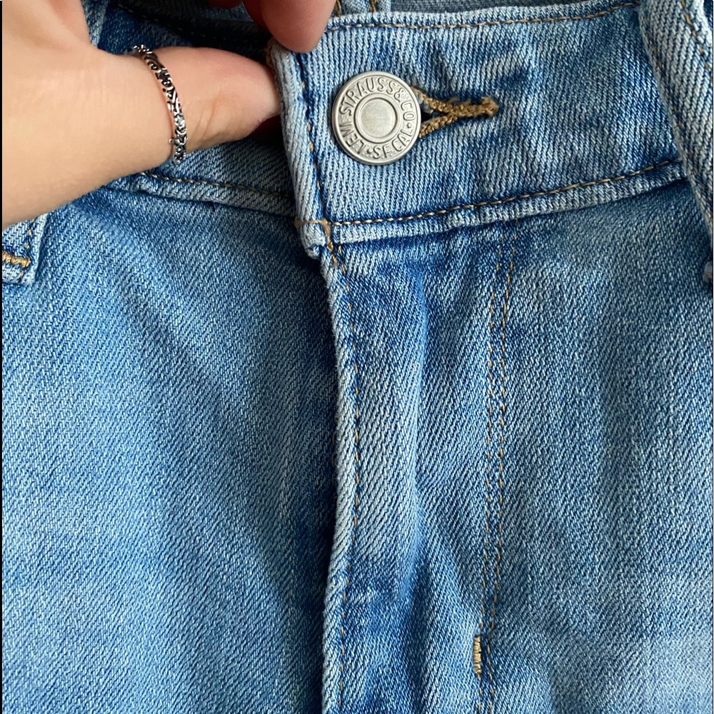 Altered Flare Levi’s - Picture 3 of 7